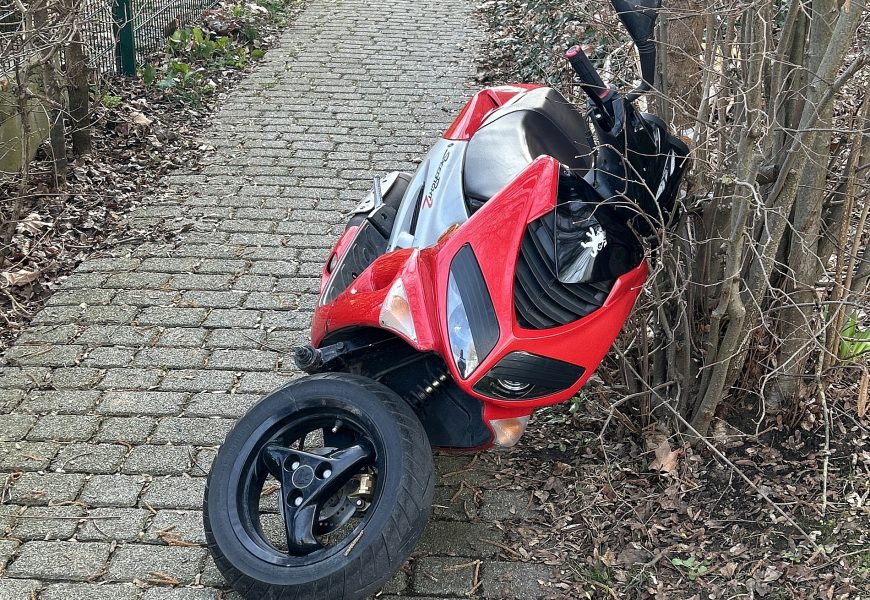 Rollerfahrer flüchten vor der Polizei