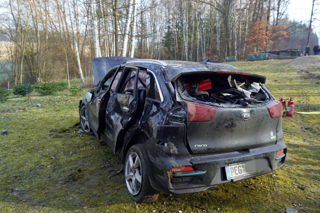 Fahrer und Beifahrer wurden schwer verletzt, am Auto entstand Totalschaden Fotos: Oberpfalz Aktuell