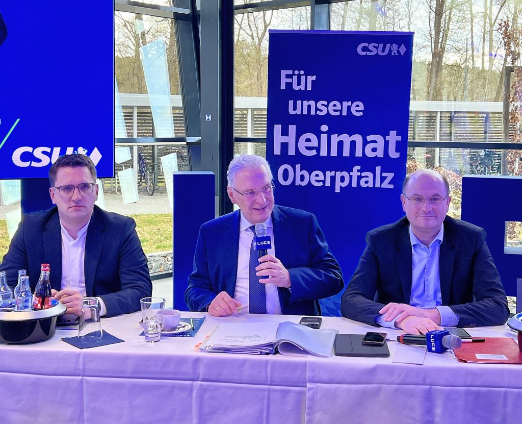 v.l. Oberpfälzer Europaabgeordneter Christian Doleschal, Innenminister Joachim Herrmann, Bezirksvorsitzender Albert Füracker Quelle: CSU Bezirksverband Oberpfalz