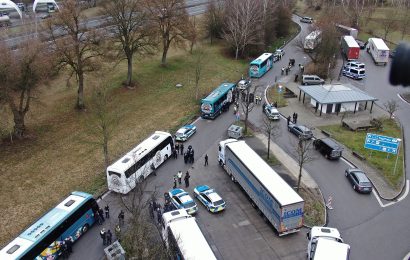 Mehrere Ladendiebstähle durch italienische Fußballfans